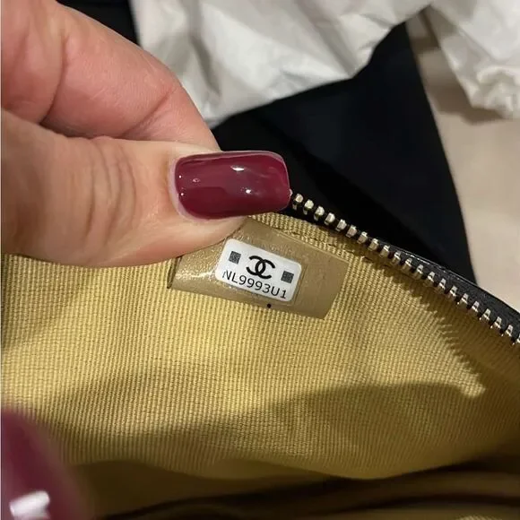 CHANEL Black Quilted Crossbody Bag - Picture 4 of 11